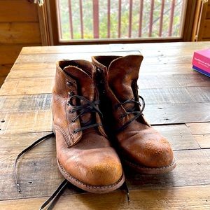 Wolverine 1000 mile boots. Women’s size 7B. Worn twice but too big for me